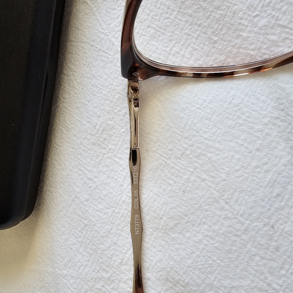 Eyeglasses for women with case - Picture 3 of 3